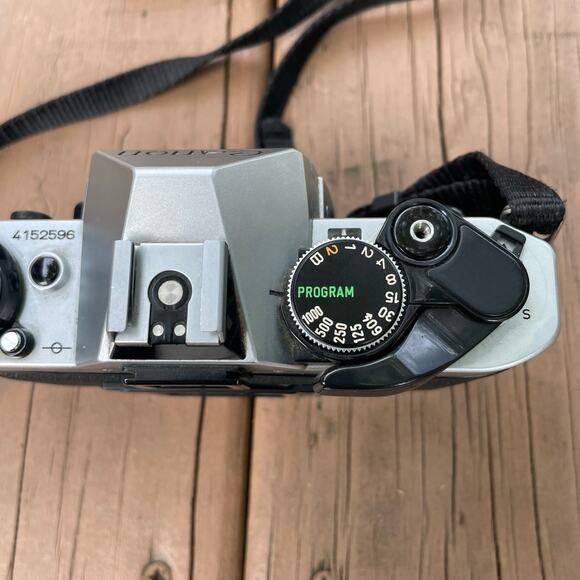 Canon AE1 Canon zoom lens 35-70mm Vivitar MC Macro Focusing Zoom F4.5-5.6 70-210 - Picture 16 of 16